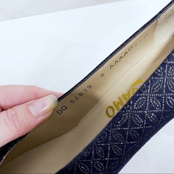 Salvatore Ferragamo Vintage Navy Almond Toe Art Deco Heels - Picture 9 of 11